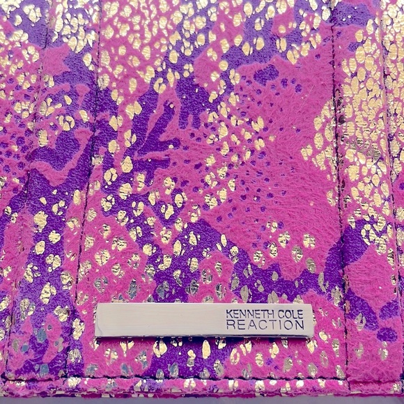Kenneth Cole Clutch Wallet! 💕 - Picture 3 of 3